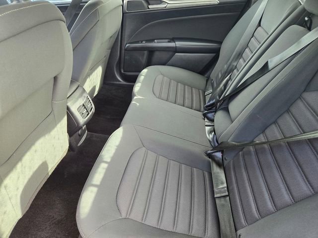 Used 2018 Ford Fusion SE w/ Fusion SE Technology Package image 14