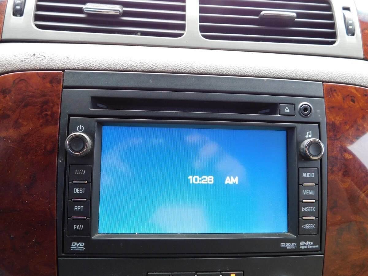 Used 2010 Chevrolet Avalanche LTZ AWD/4WD image 11
