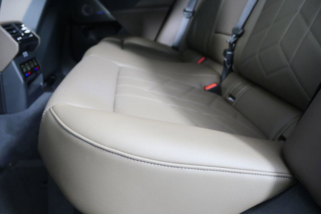 Used 2026 BMW 540i xDrive w/ M Sport Package image 15