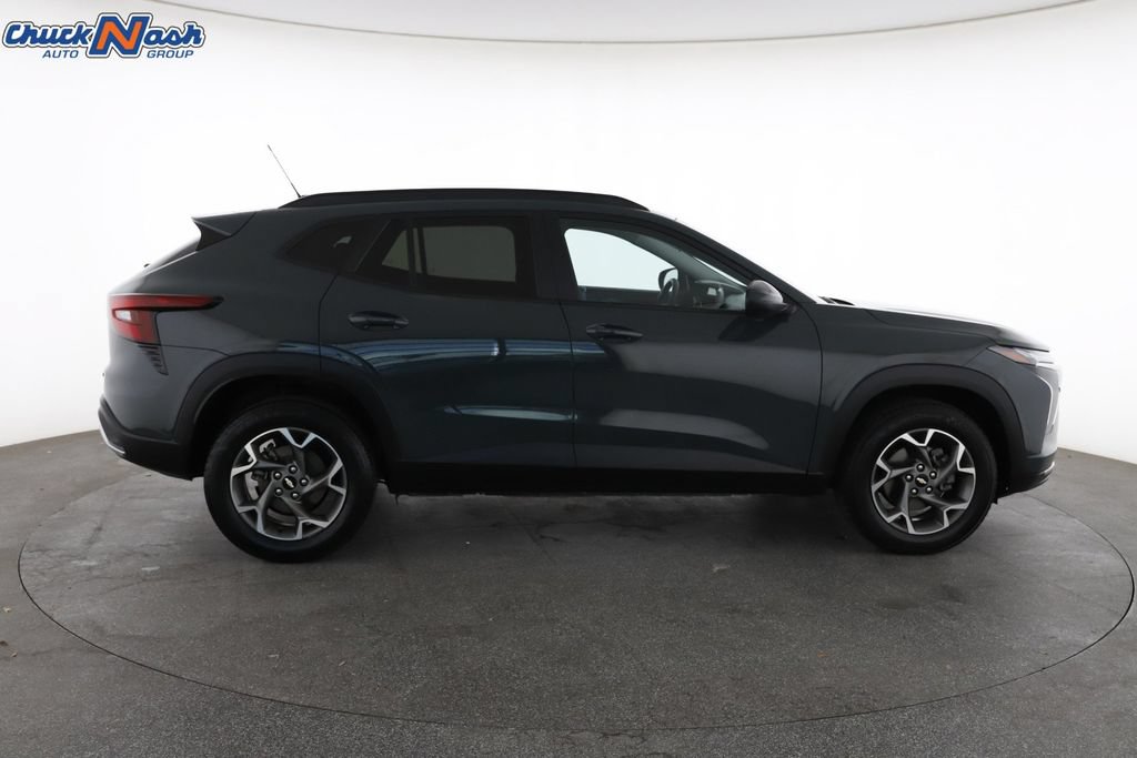 Used 2025 Chevrolet Trax LT FWD image 14