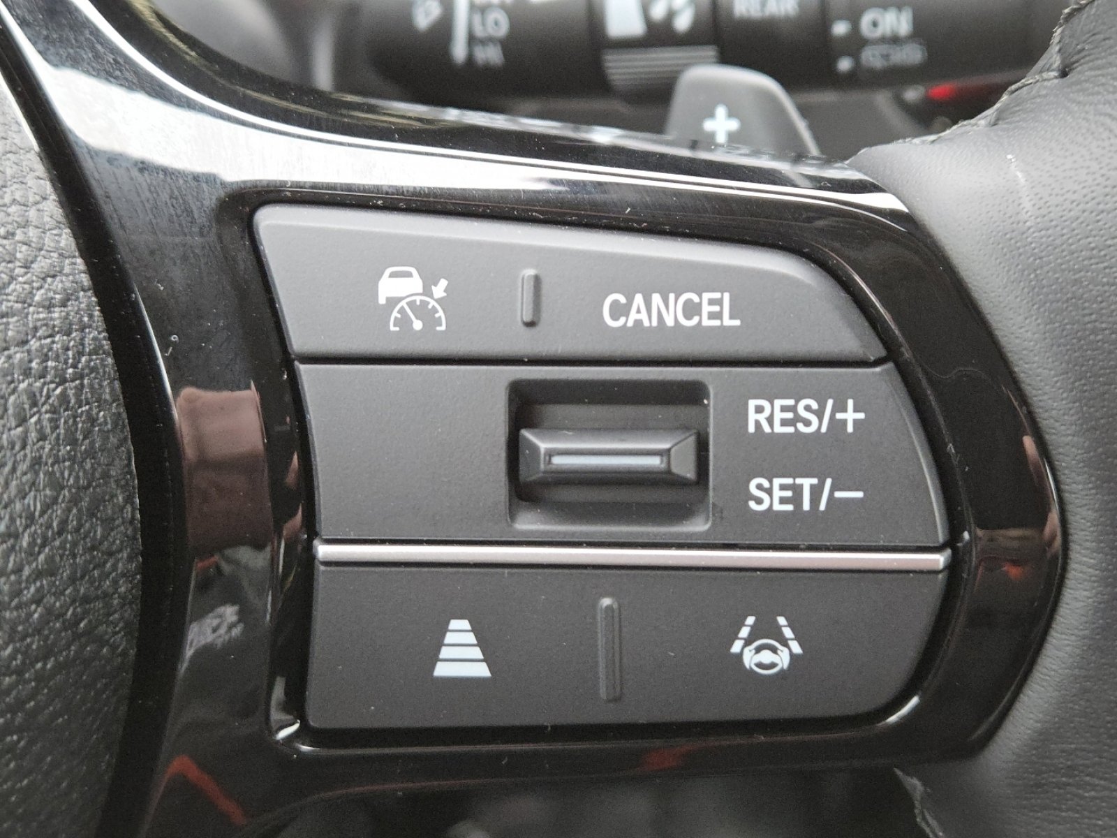 Used 2025 Honda Pilot EX-L image 6