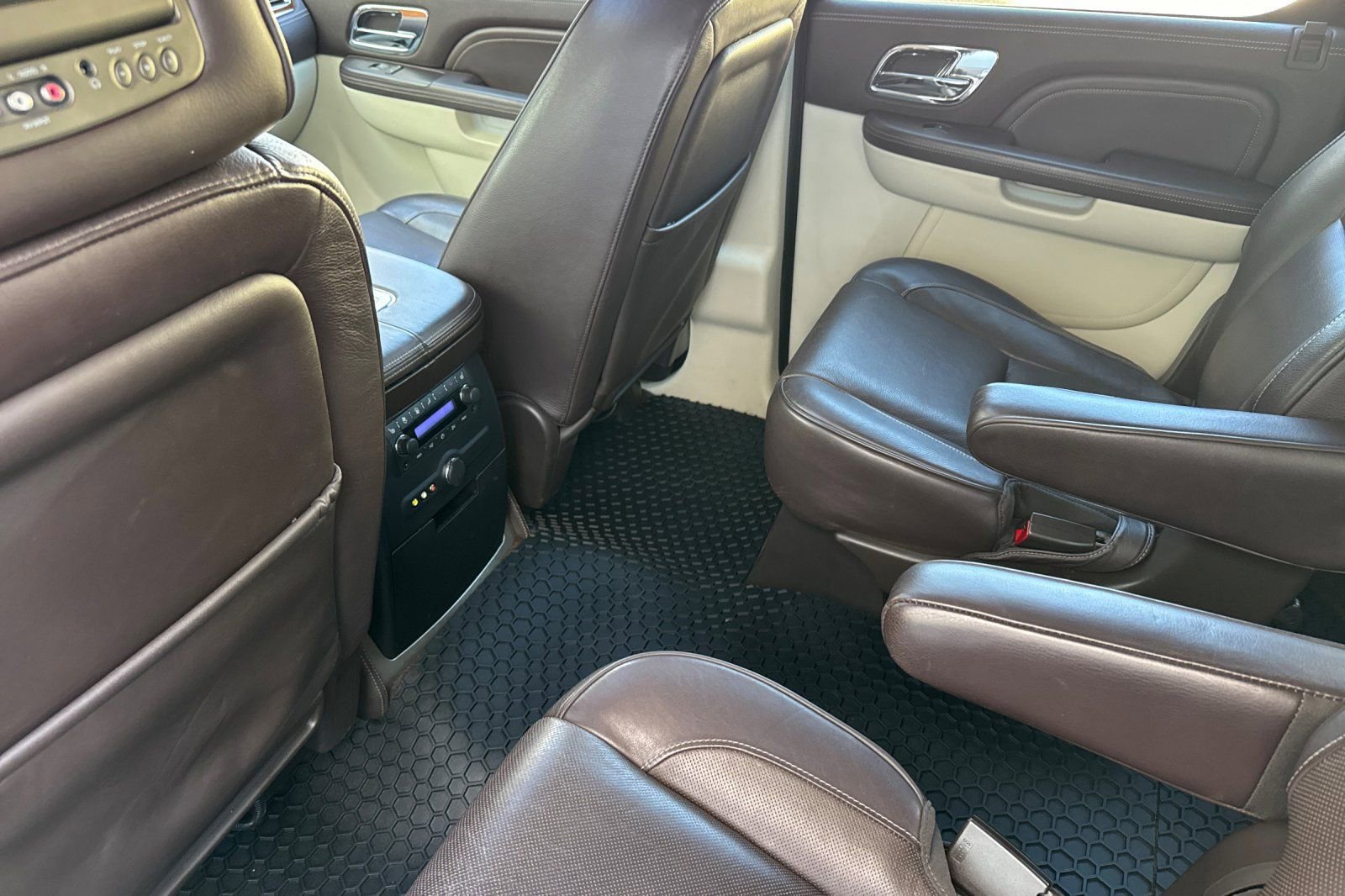 Used 2011 Cadillac Escalade ESV Platinum image 14