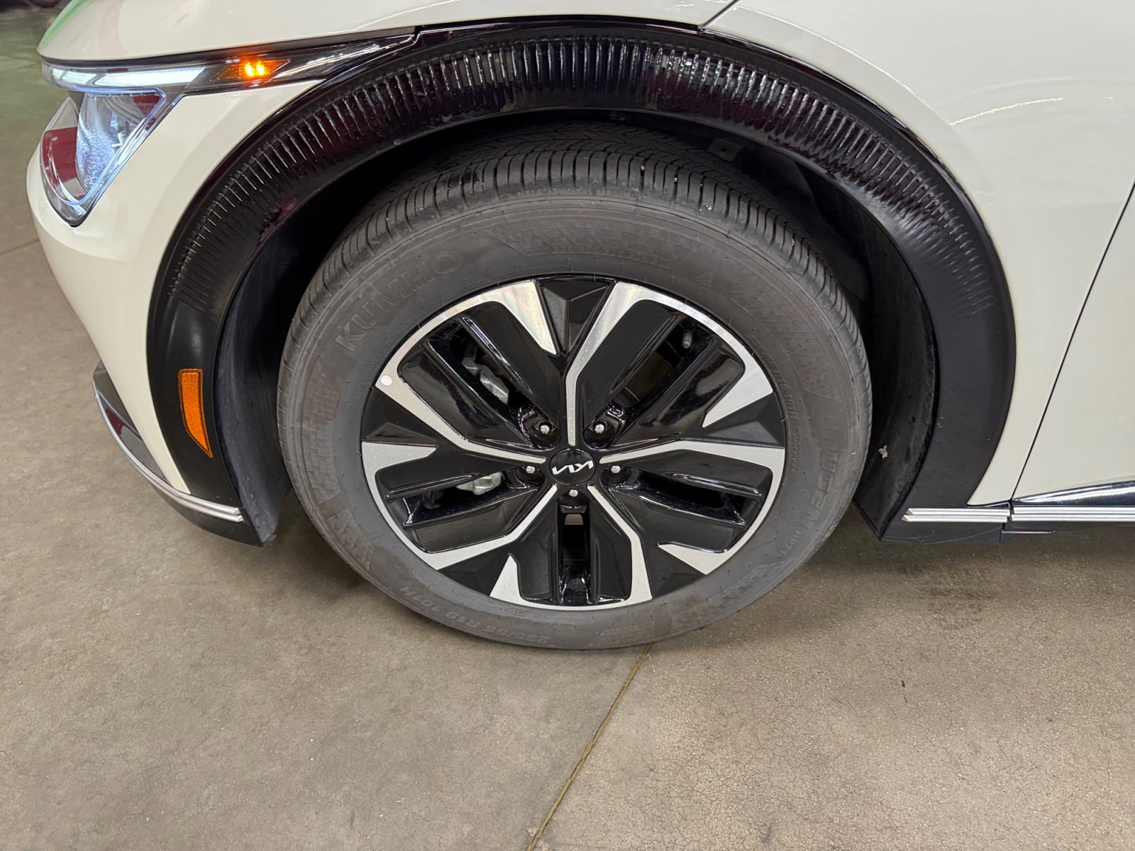 Used 2022 Kia EV6 Wind image 26