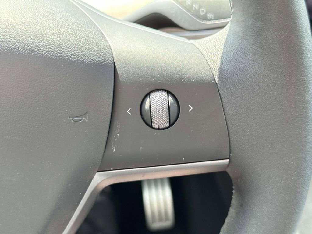 Used 2025 Tesla Model Y Performance AWD/4WD image 35