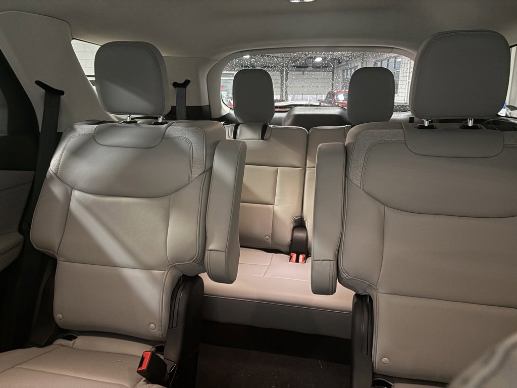 New 2026 Ford Explorer Active w/ Active Comfort Package image 18