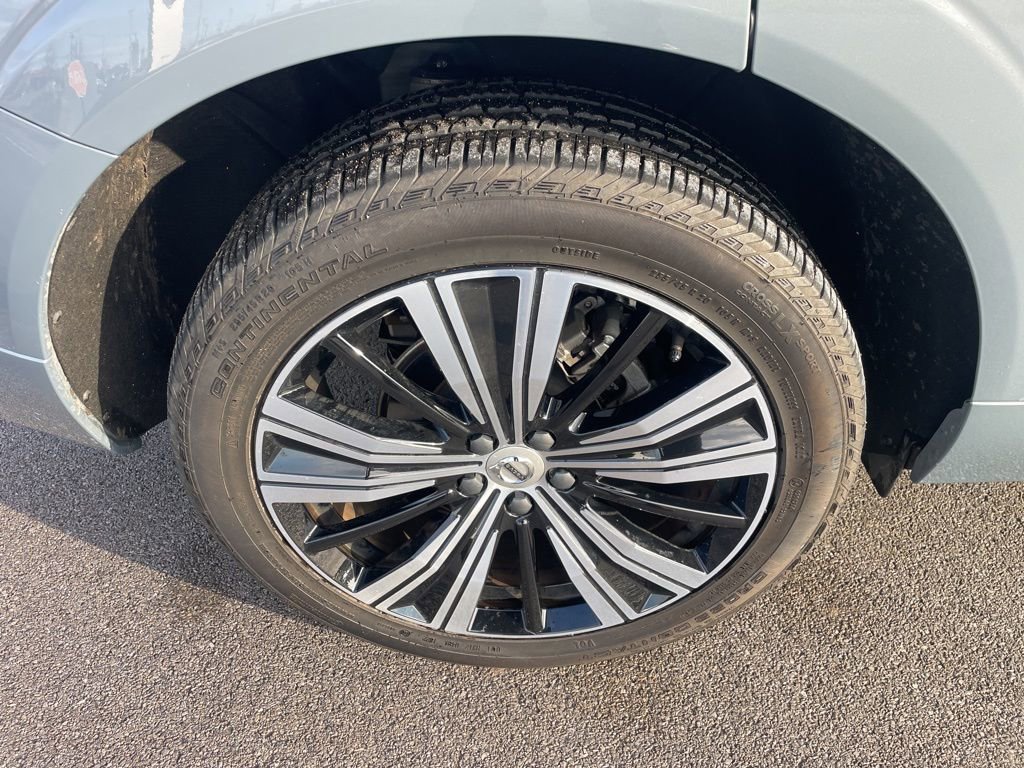 Certified 2023 Volvo XC60 B5 Plus w/ Climate Package image 15