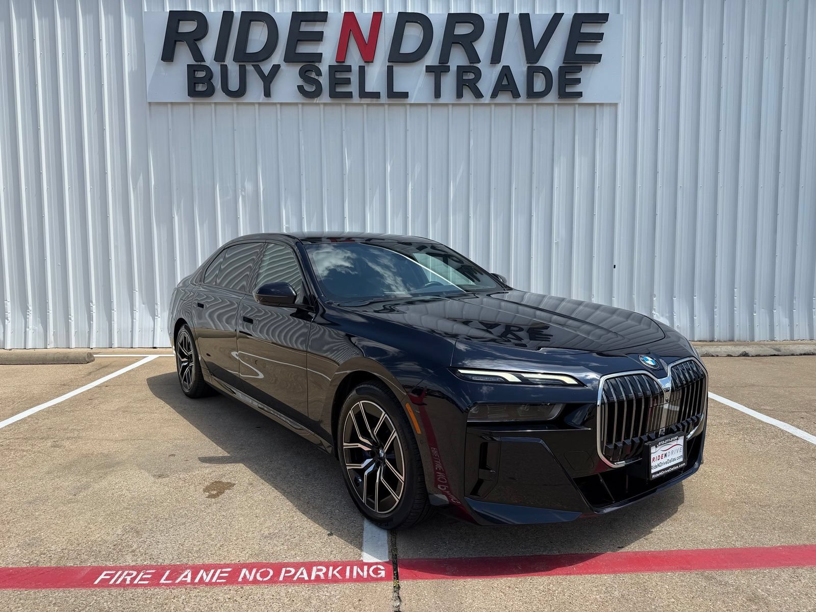 Used 2023 BMW 760i xDrive AWD/4WD image 8