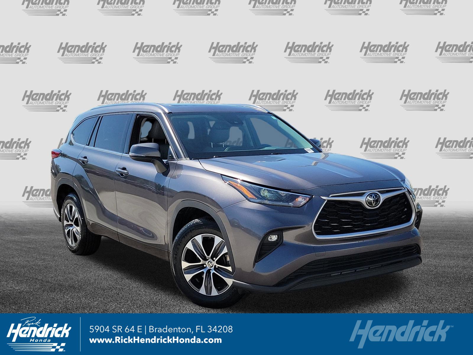 Used 2021 Toyota Highlander XLE image 1