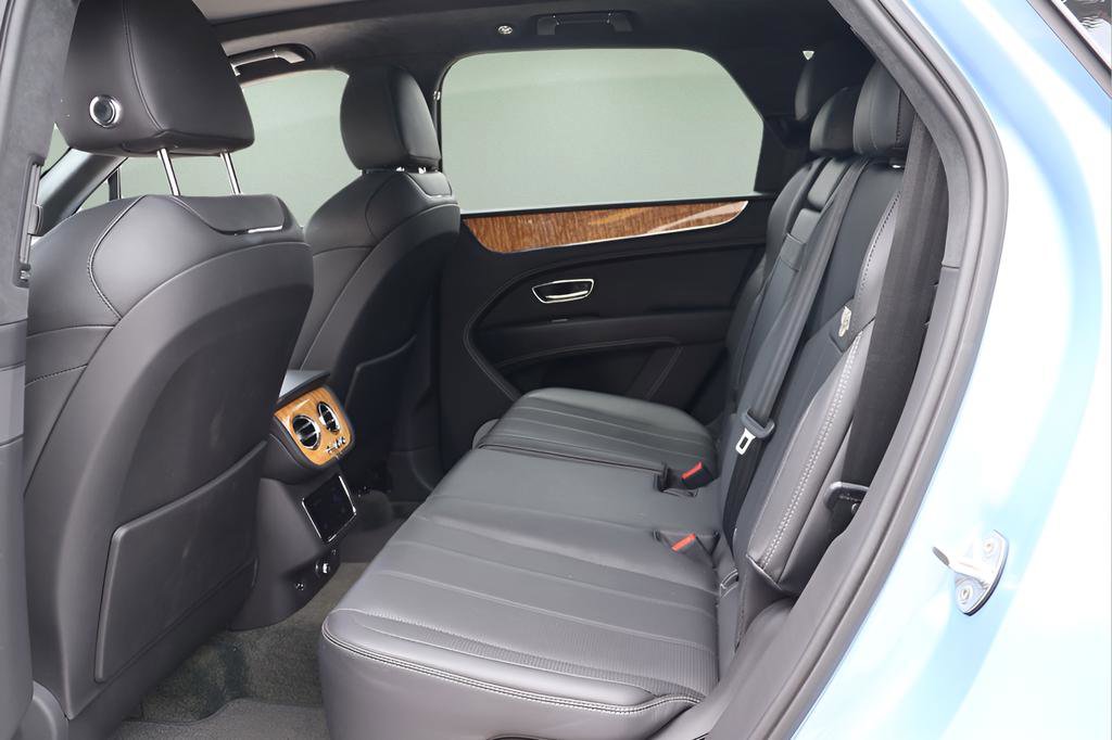 Used 2022 Bentley Bentayga AWD/4WD image 15