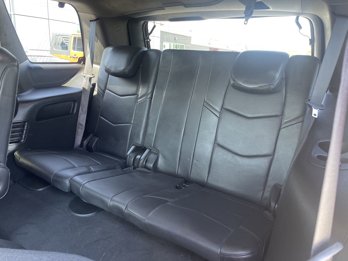 Used 2019 Cadillac Escalade Platinum image 18