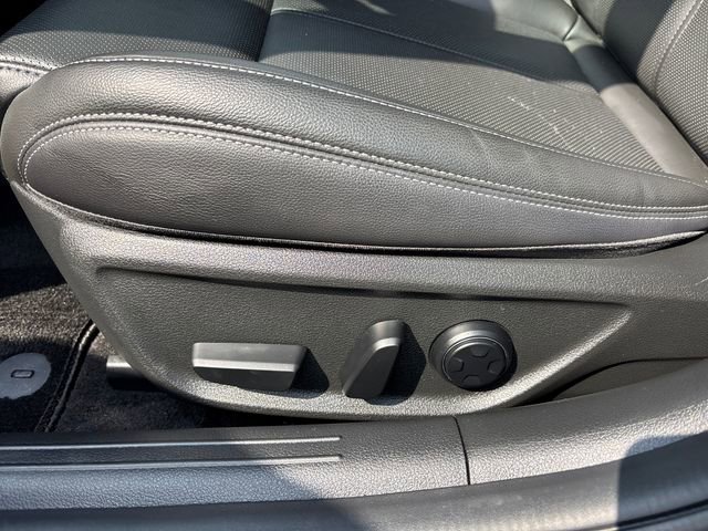 Used 2025 Genesis G70 2.5T image 7