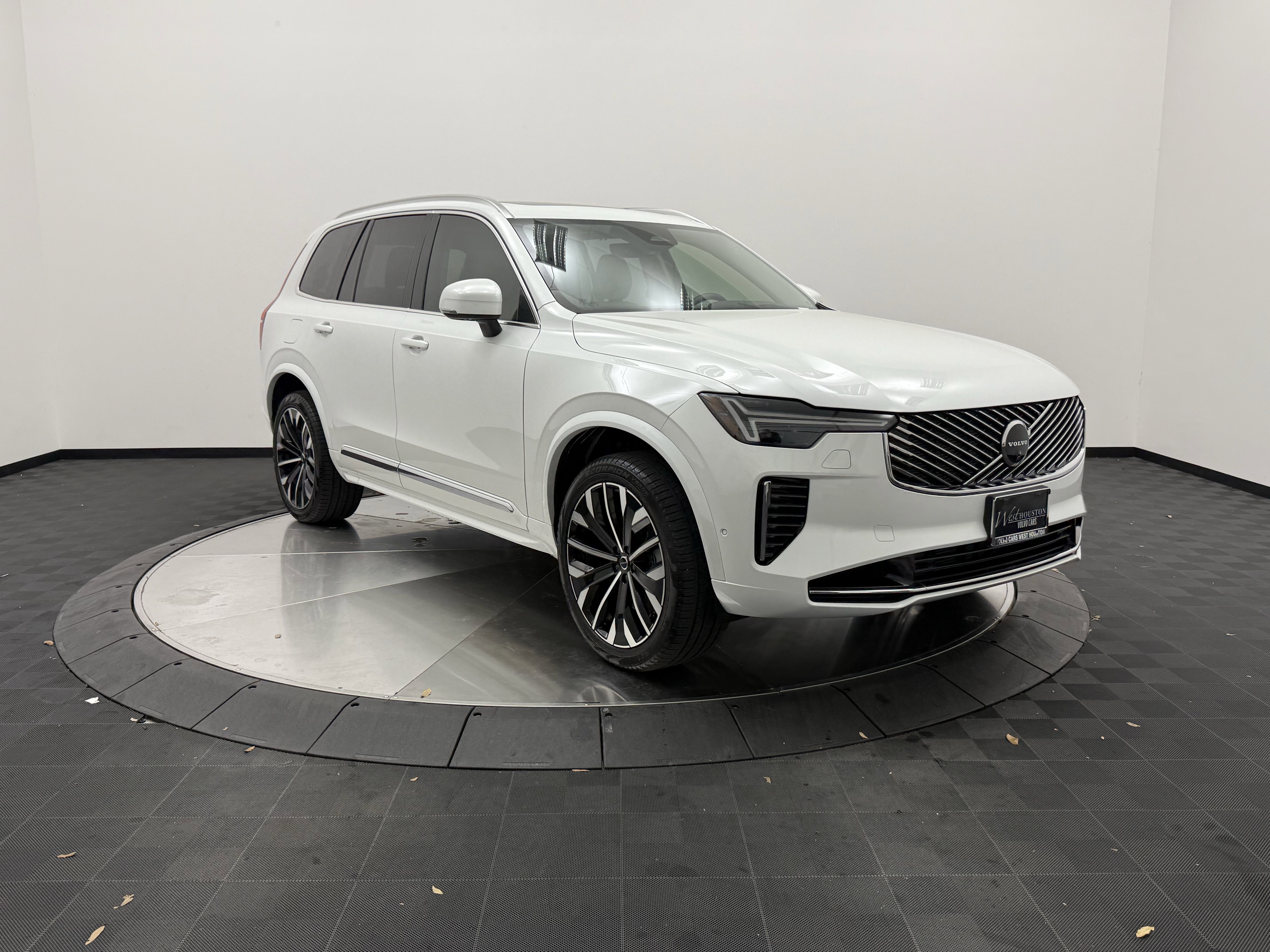 Used 2026 Volvo XC90 B6 Ultra w/ Protection Package image 2