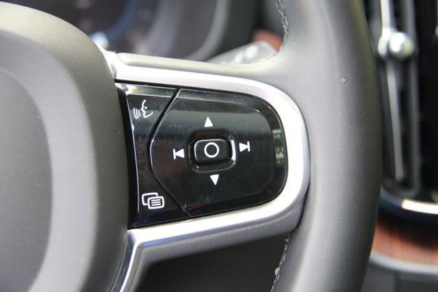 Used 2023 Volvo XC60 B5 Plus w/ Protection Package Premier image 18