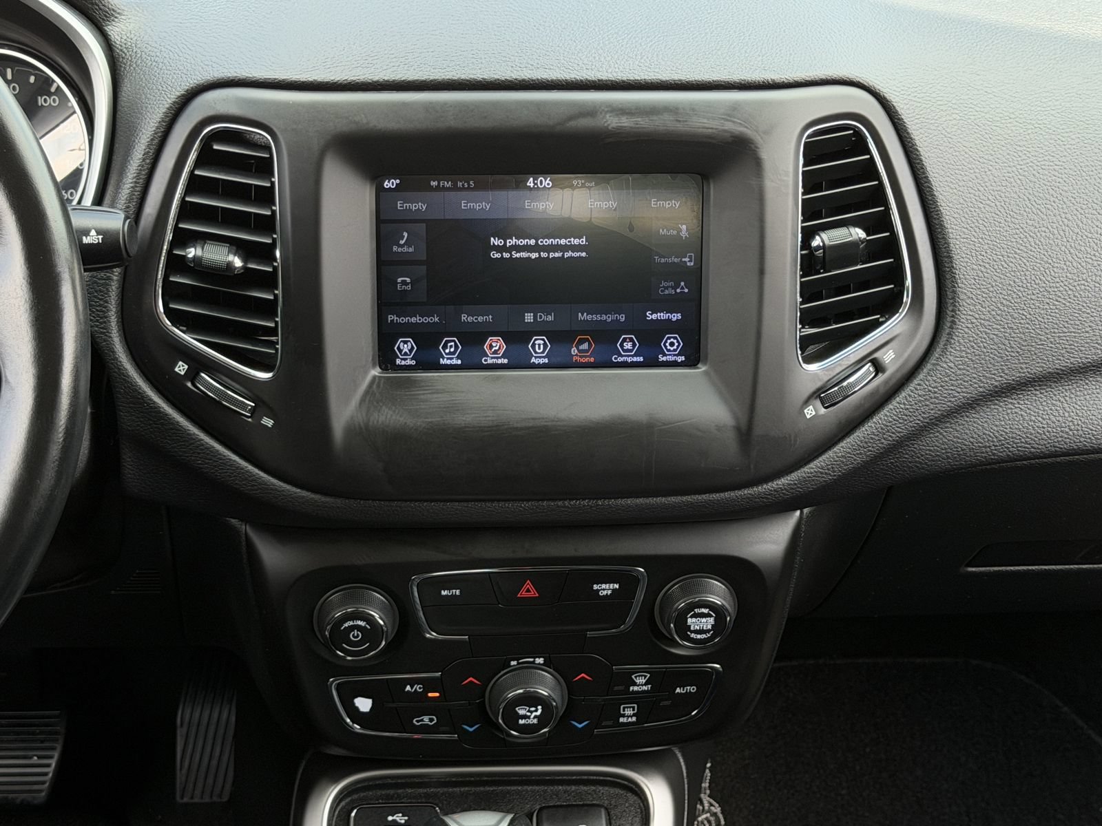 Used 2018 Jeep Compass Latitude w/ Popular Equipment Group FWD image 18