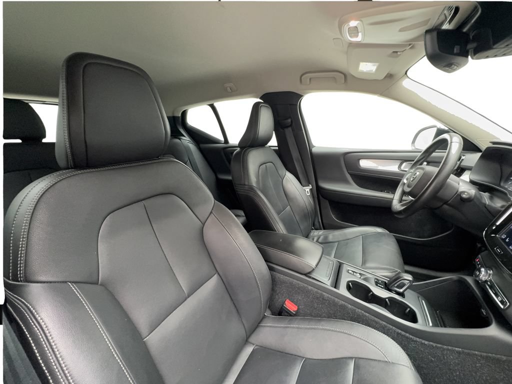 Used 2021 Volvo XC40 T5 Momentum w/ Premium Package AWD/4WD image 30