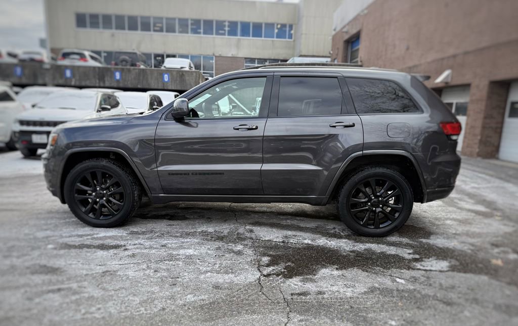 Used 2018 Jeep Grand Cherokee Altitude image 15