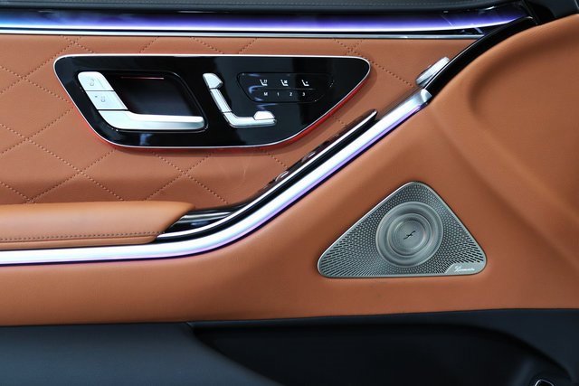 Used 2024 Mercedes-Benz S 580e 4MATIC Sedan image 3