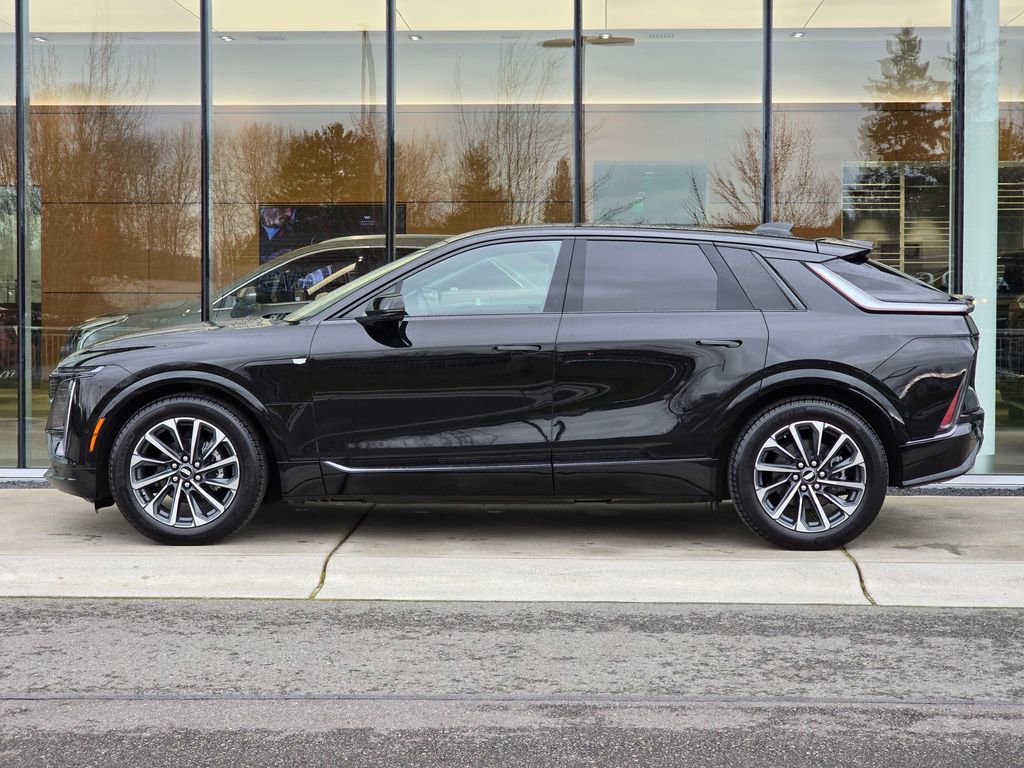 Used 2025 Cadillac Lyriq Sport image 2