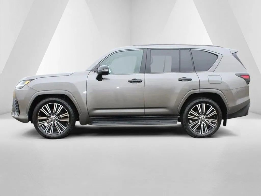 Used 2023 Lexus LX 600 4WD w/ Appearance Package image 4