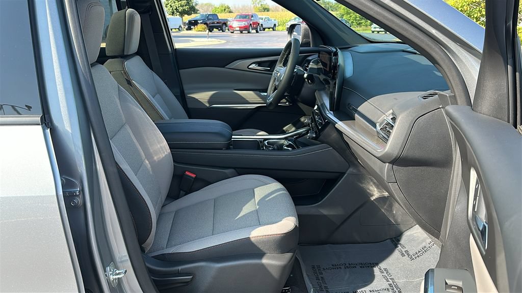New 2027 Chevrolet Traverse LT w/ Sun and Wheel Package FWD image 31