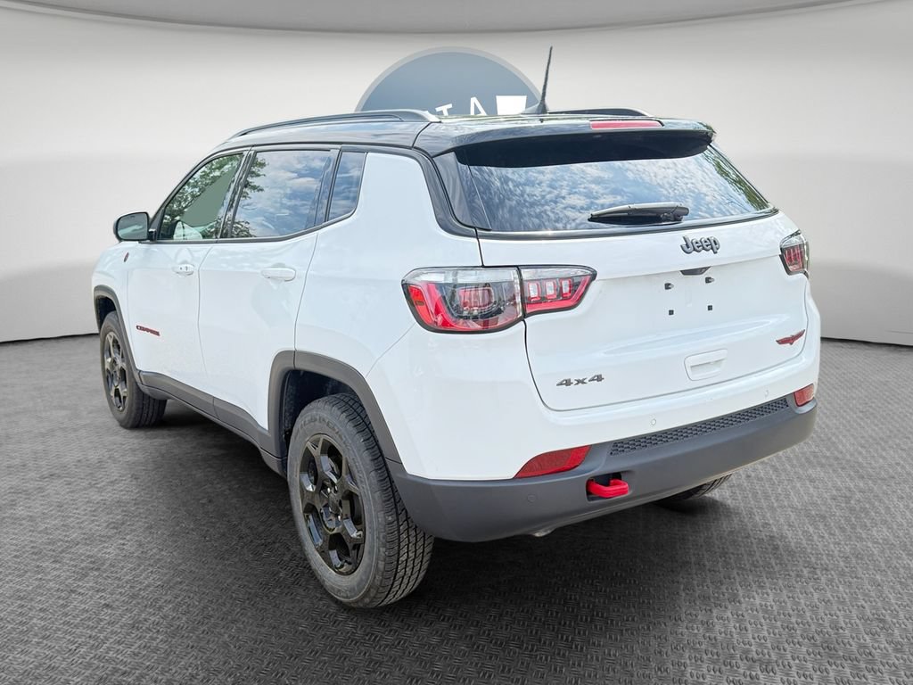 Used 2023 Jeep Compass Trailhawk w/ Trailhawk Convenience Group AWD/4WD image 6