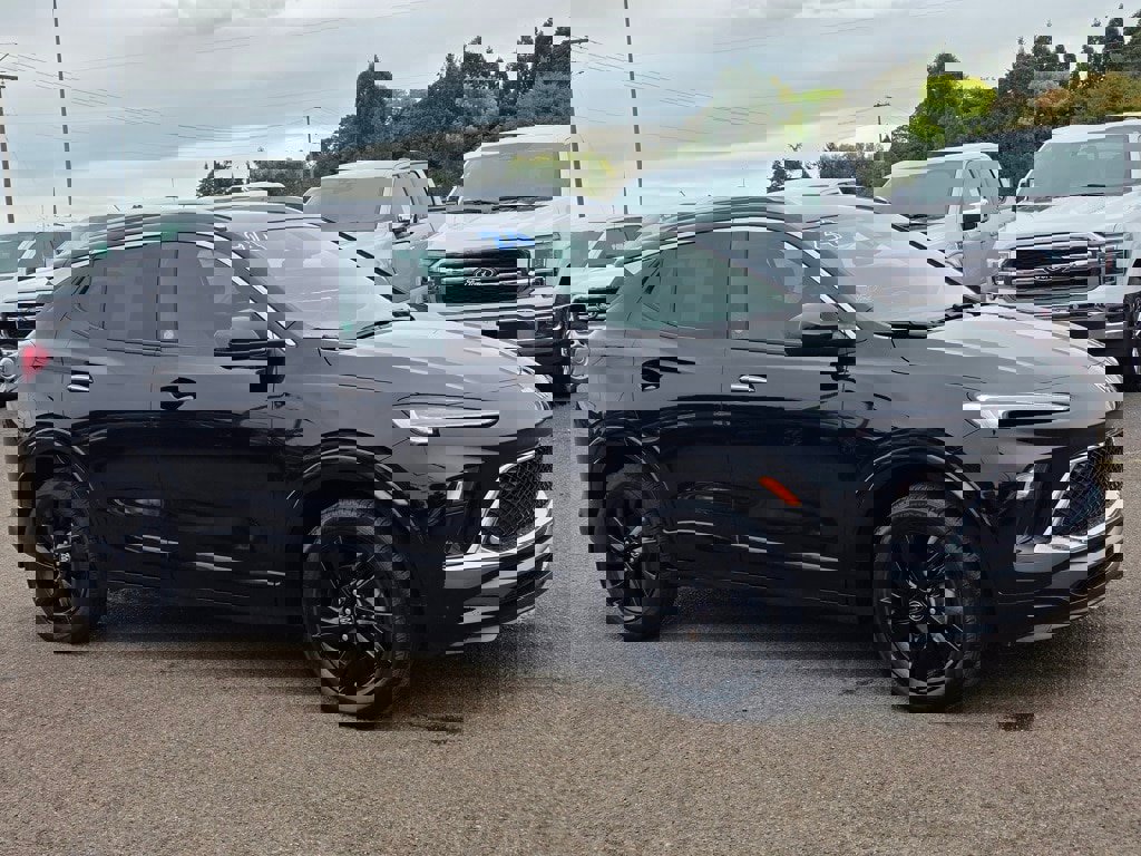 Used 2024 Buick Encore GX Sport Touring image 2