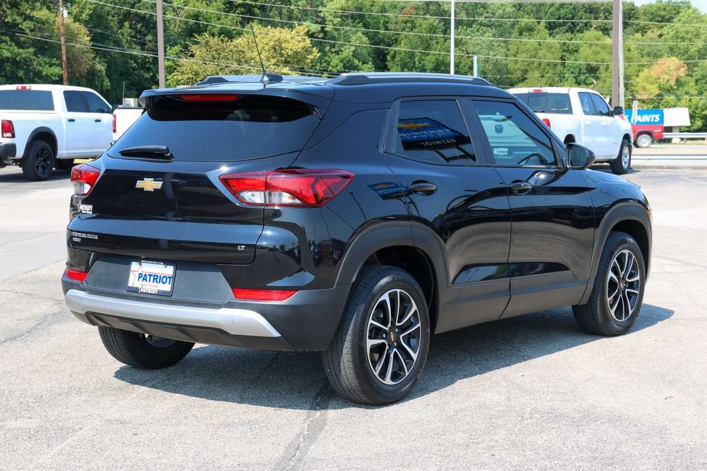 Used 2025 Chevrolet TrailBlazer LT AWD/4WD image 3