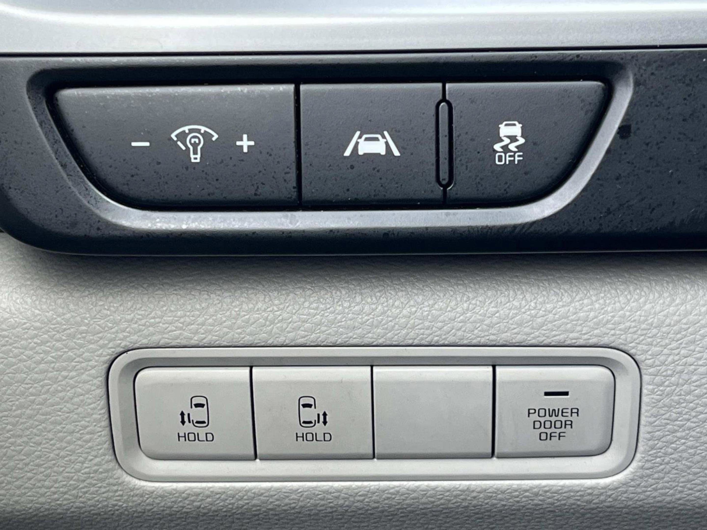 Used 2024 Kia Carnival LX image 32