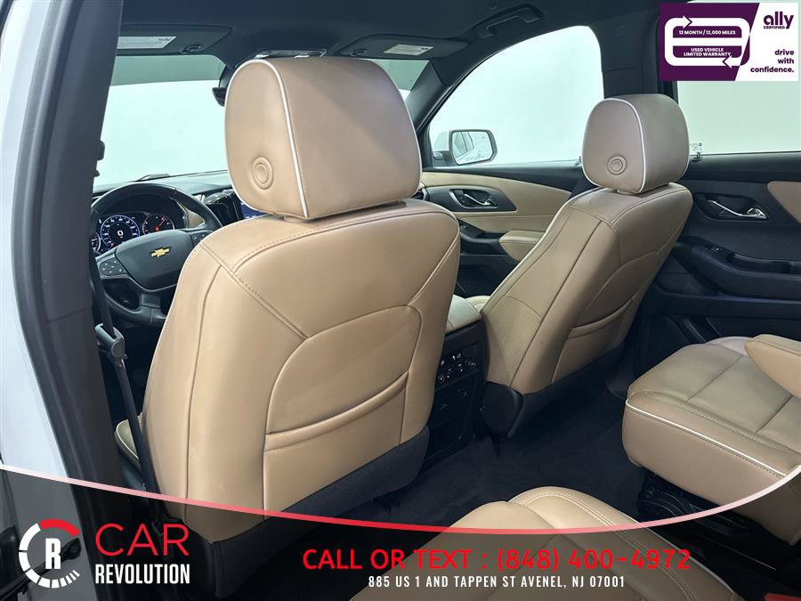 Used 2023 Chevrolet Traverse Premier FWD image 41