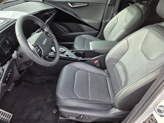 Certified 2024 Kia Niro SX Touring image 9