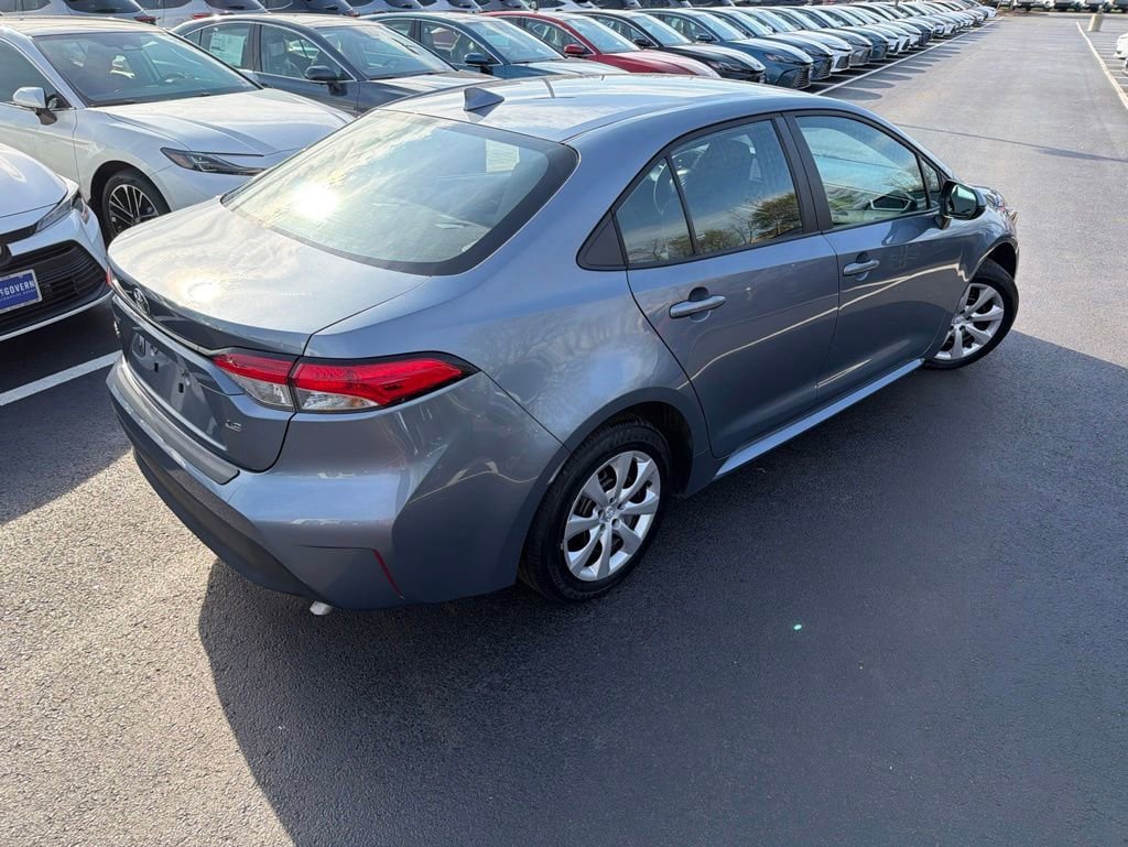 Certified 2025 Toyota Corolla LE FWD image 5