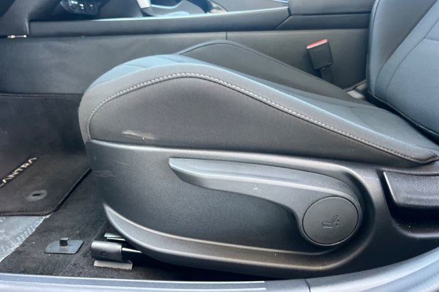 Used 2025 Hyundai Elantra SEL FWD image 13