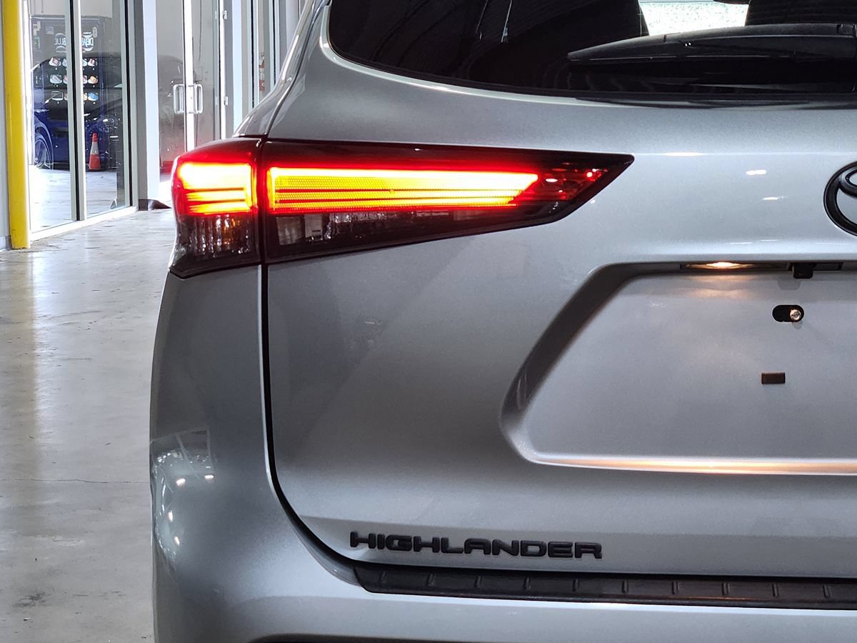 Used 2023 Toyota Highlander LE FWD image 20