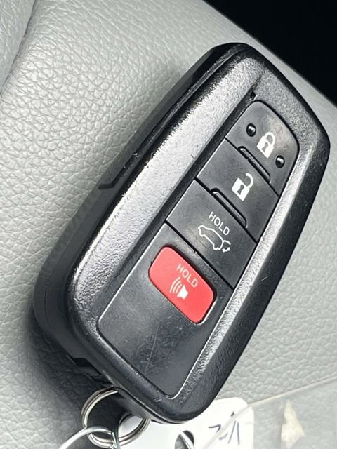 Used 2021 Toyota Highlander XLE image 34