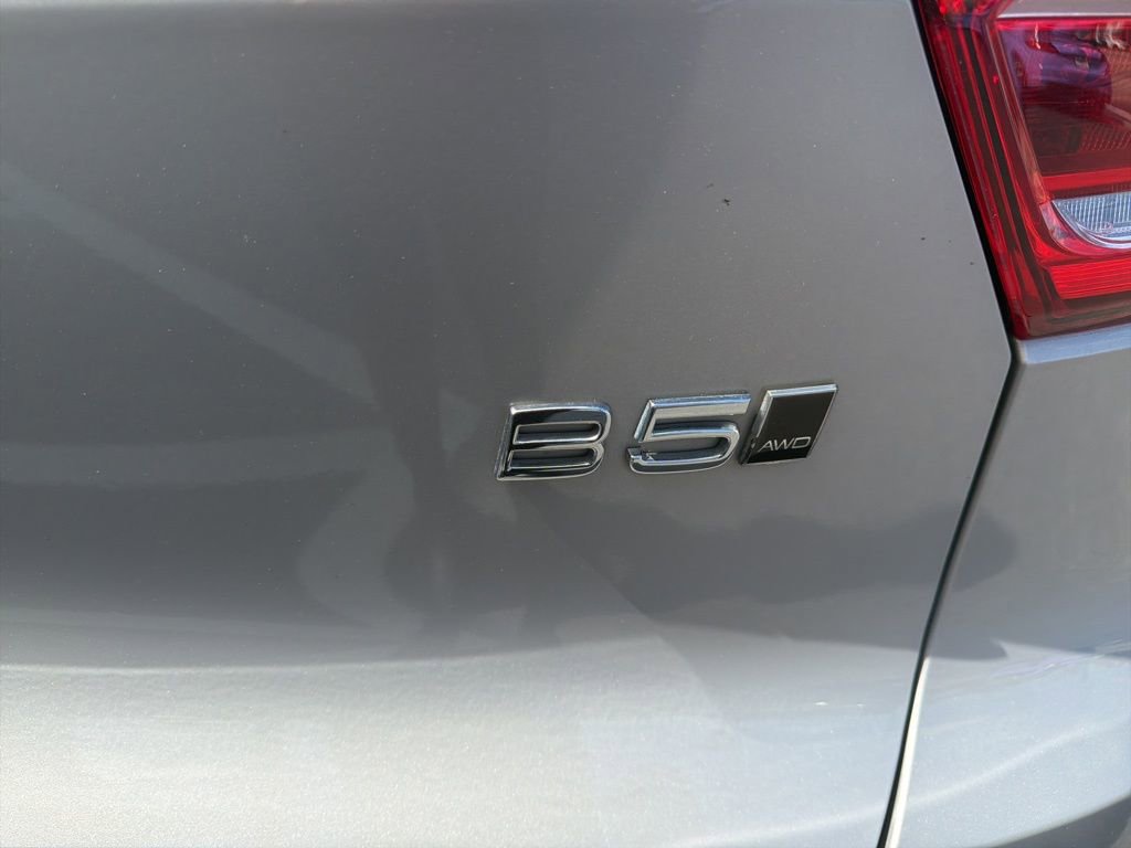 Used 2025 Volvo XC40 B5 Plus image 4