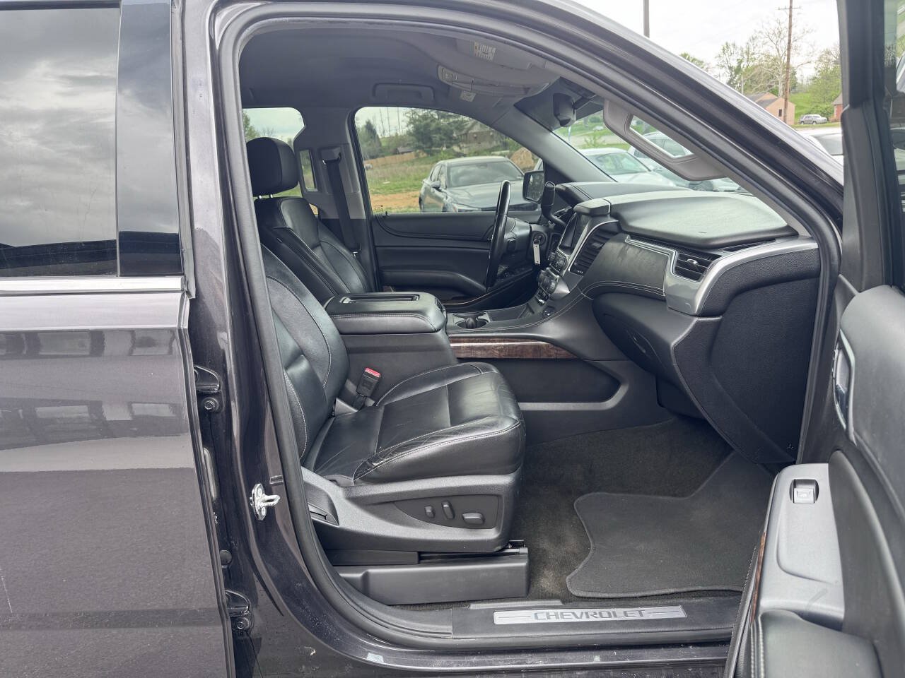 Used 2018 Chevrolet Suburban LT AWD/4WD image 16