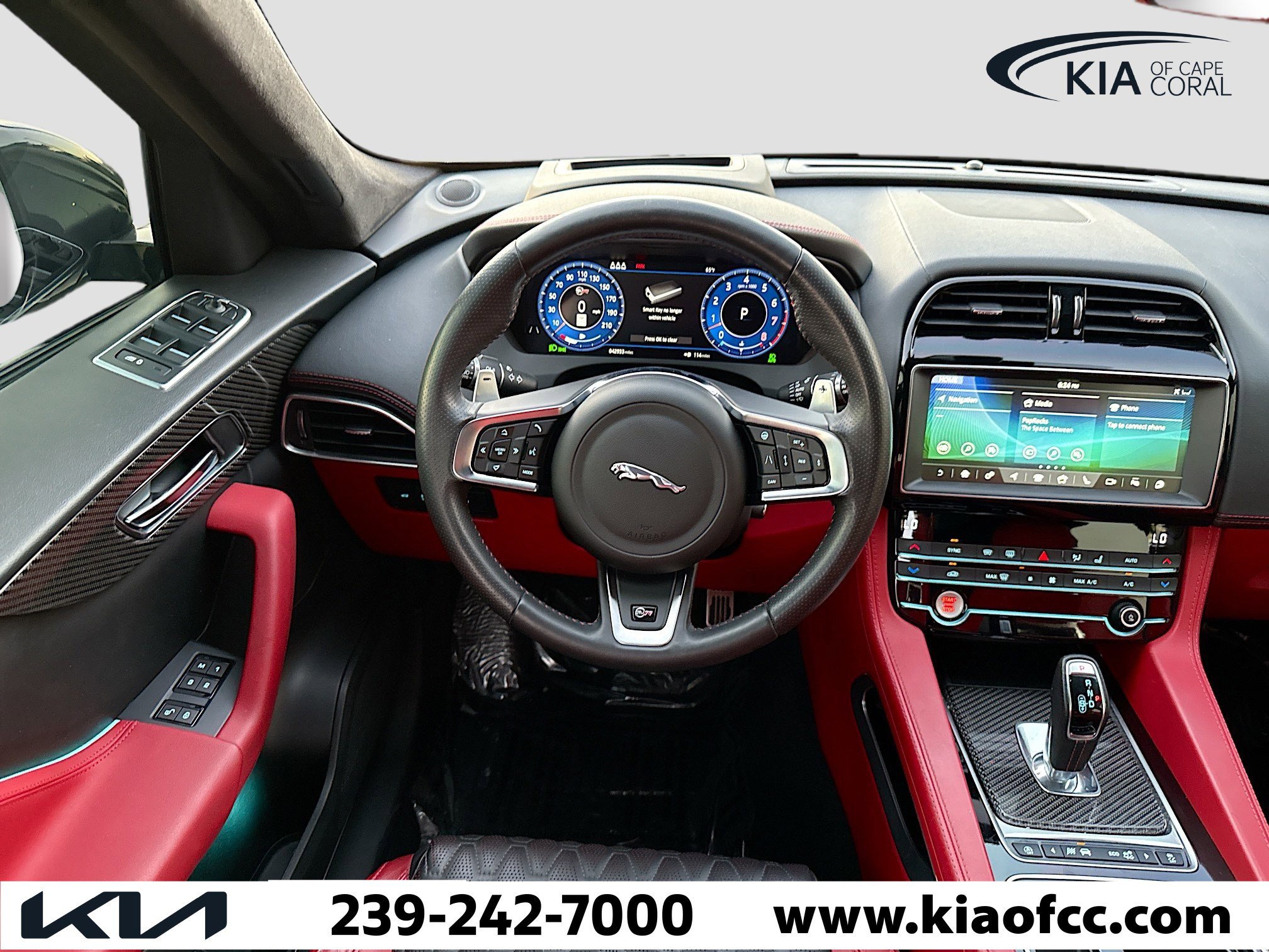 Used 2020 Jaguar F-PACE SVR image 17