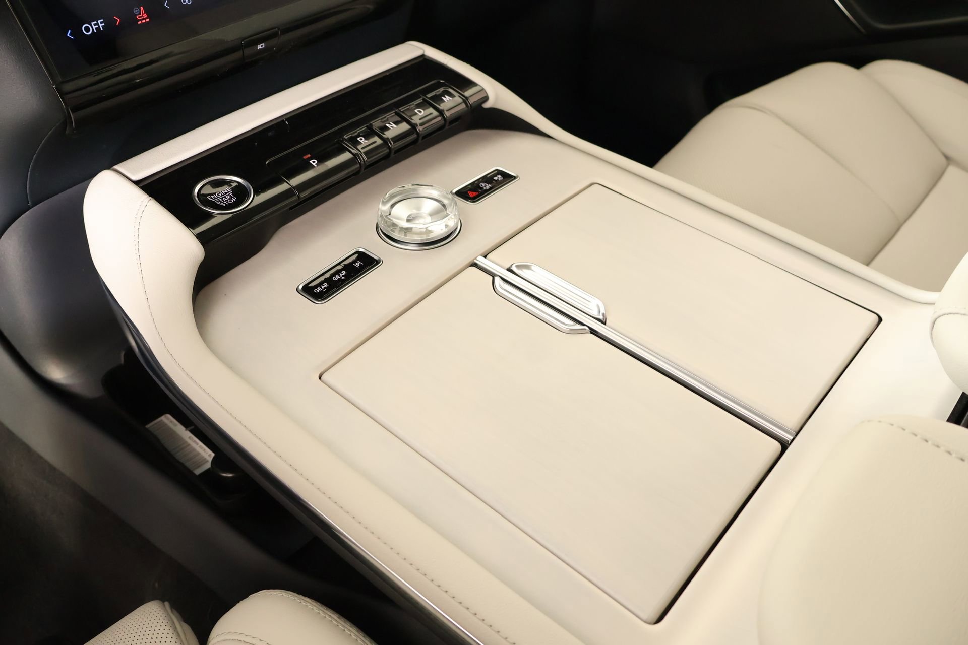 New 2026 Lincoln Navigator Premiere image 9