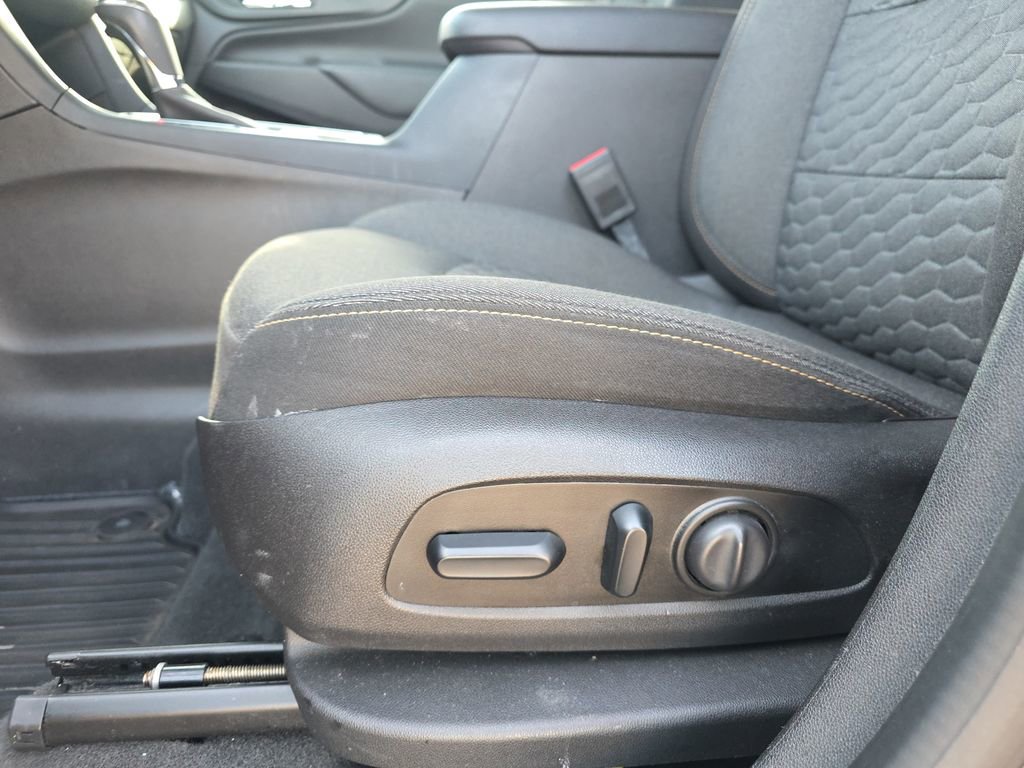 Used 2018 Chevrolet Equinox LT image 27