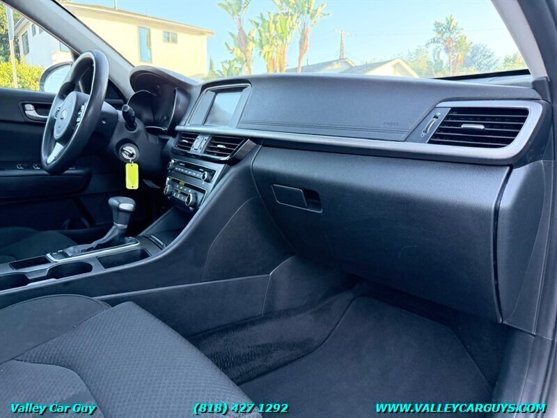 Used 2018 Kia Optima LX w/ 17" Alloy Wheels Package FWD image 9
