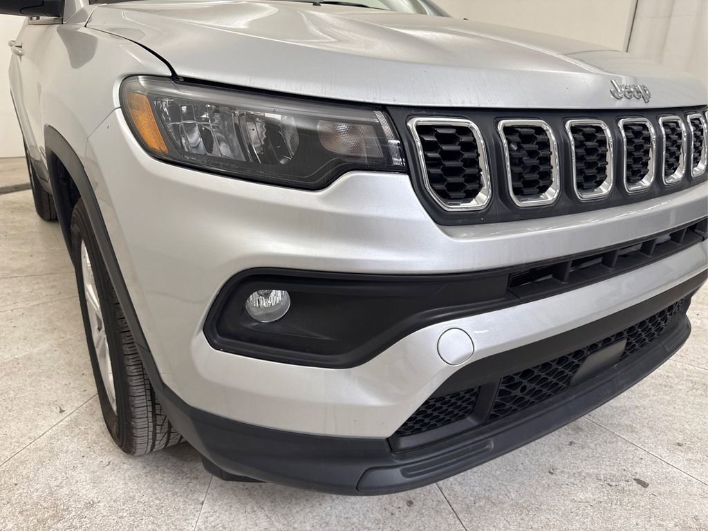 Used 2025 Jeep Compass Latitude image 12