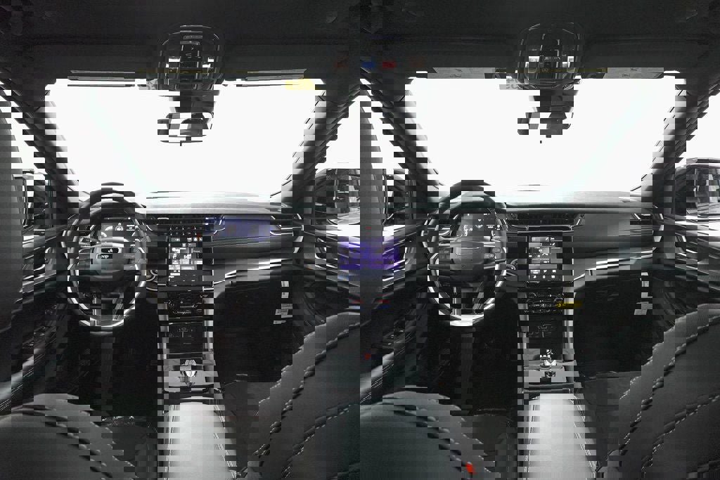 New 2025 Jeep Grand Cherokee L Altitude image 6