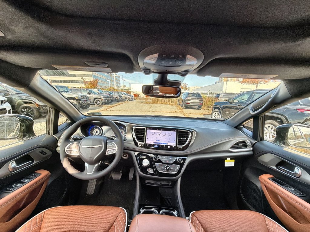 Used 2026 Chrysler Pacifica Pinnacle FWD image 23