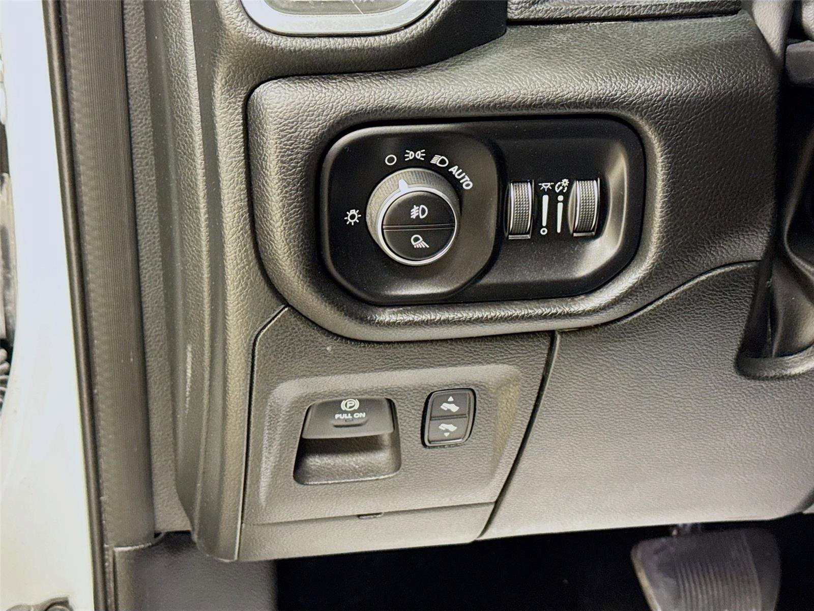 Used 2023 RAM 1500 Laramie AWD/4WD image 10