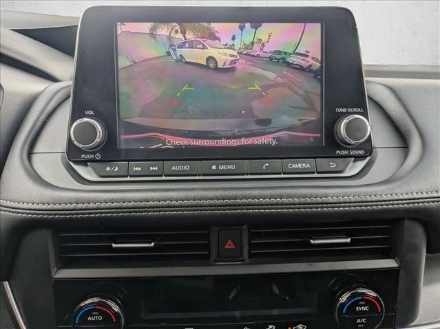 Used 2024 Nissan Rogue SV image 13