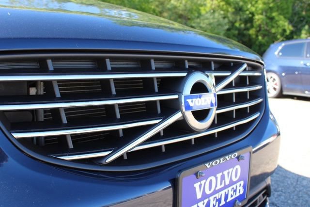 Used 2015 Volvo XC60 T6 w/ Proximity Package AWD/4WD image 11