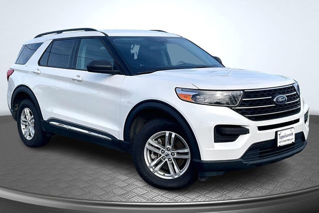 Used 2023 Ford Explorer XLT AWD/4WD image 3