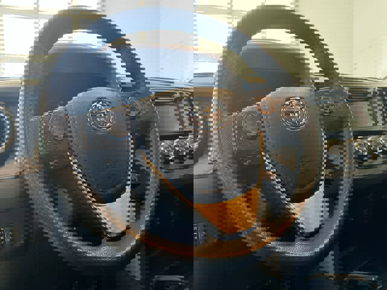 Used 2018 Toyota RAV4 LE image 14