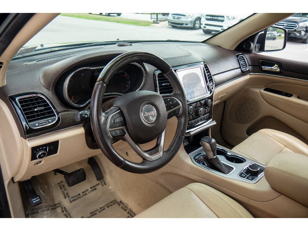 Used 2020 Jeep Grand Cherokee Overland AWD/4WD image 14