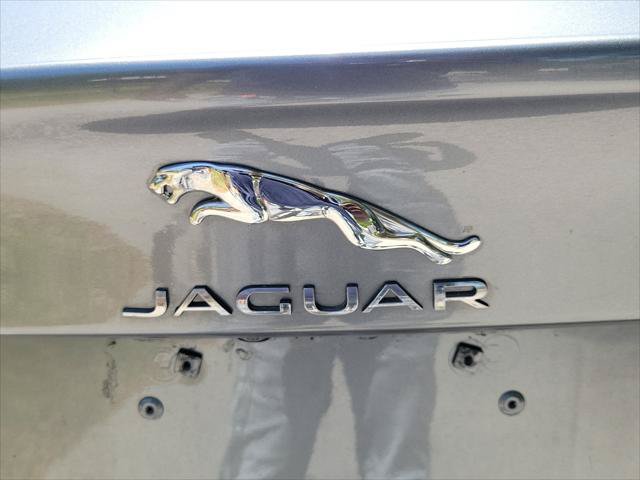 Used 2019 Jaguar XE Premium AWD/4WD image 8